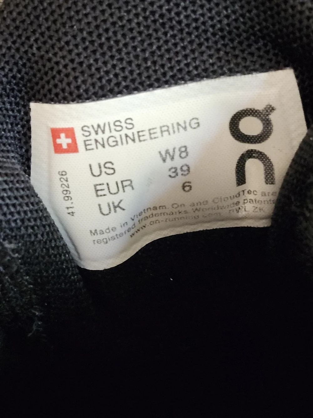 On CLOUD Swift Black and Gray Running Shoes